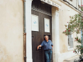 Serge Barbuscia, directeur du Théâtre du Balcon, est l’instigateur du projet de lectures publiques « Souffle d’Avignon », qui se tiendra du 16 au 23 juillet dans le cloître du Palais des papes. © Anaïs Boileau