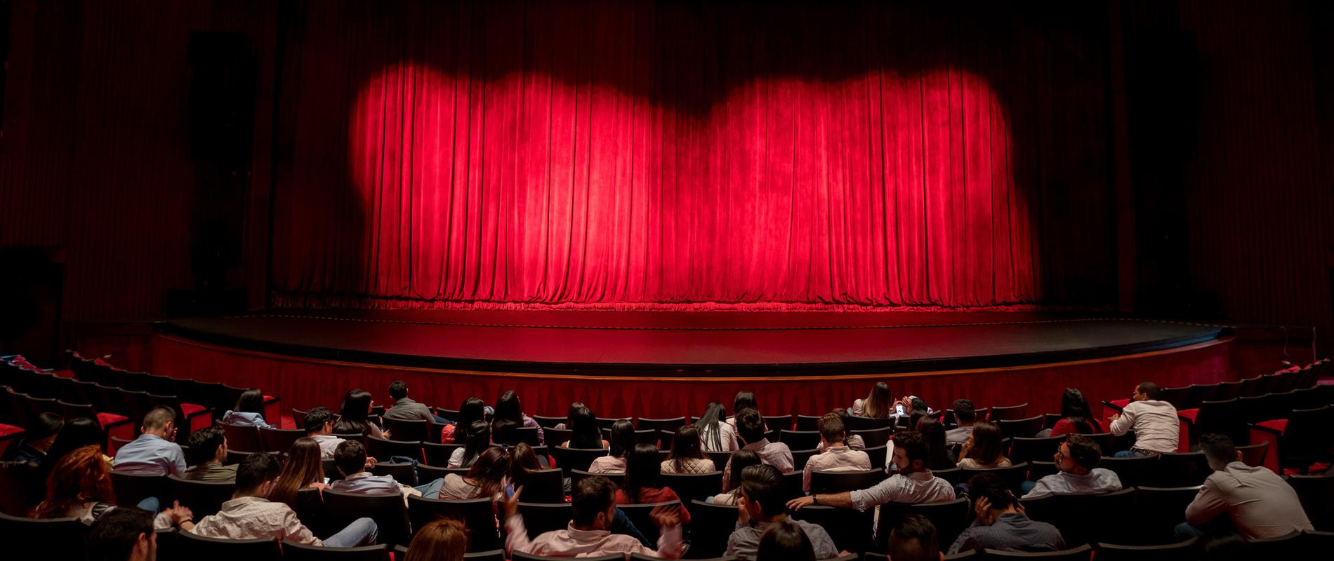 «Tout le monde sait mais personne ne bouge» le théâtre public