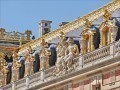 Décors de toiture de la cour de marbre (Versailles)