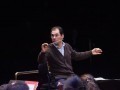 Le chef d’orchestre russe Tugan Sokhiev lors d’un concert, en mars 2016, avec l’Orchestre national du Capitole de Toulouse à la Halle aux grains à Toulouse. ERIC CABANIS/AFP