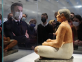 Emmanuel Macron le 2 février 2022 au Louvre Lens, musée emblématique de son ambition culturelle de transmission, d'innovation et de renouvellement du public.• Crédits : Pascal Rossignol - AFP