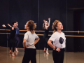 Un cours de danse contemporaine au Conservatoire national supérieur de musique et de danse de Paris. Ferrante Ferranti via le CNSMDP