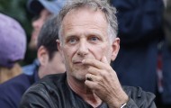 Charles Berling, comédien et directeur de théâtre, estime que la liberté de créer est "attaquée gravement"