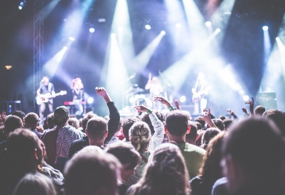 Quels artistes participent au plus de festivals cet été ?