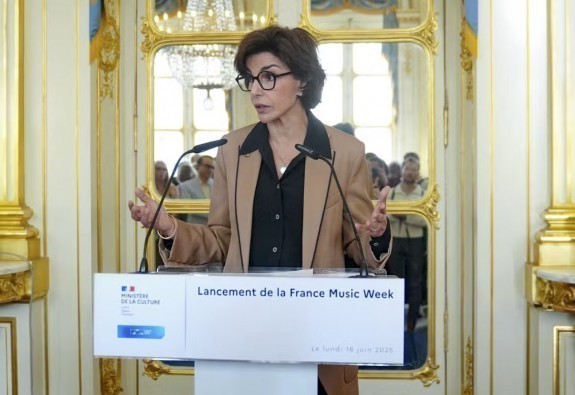 Cinq cents millions d’euros d’un côté, baisse de subventions de l’autre : la filière musicale ne sait plus sur quel pied danser