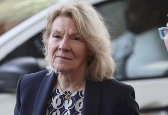 Catherine Pégard succède à Rachida Dati au ministère de la Culture, une sarkozyste remplace l’autre