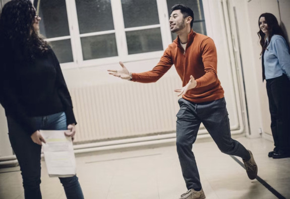 À Paris, les cours de théâtre amateurs en plein boom : tous en scène !