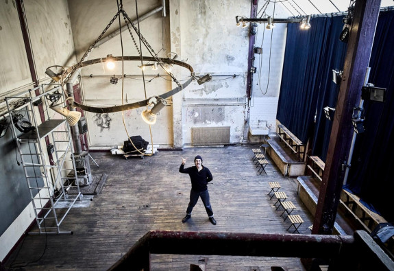 L’ANOMALIE : Bertrand de Roffignac ouvre un théâtre éphémère