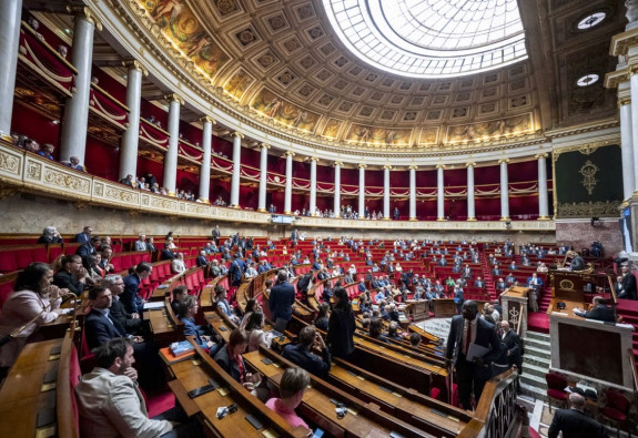 Proposition de loi sur l’IA et le droit d’auteur repoussée sine die : l’industrie musicale atterrée