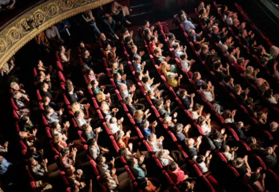 La fréquentation des théâtres progresse, portée par un public vieillissant et favorisé