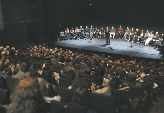 À Montreuil, plus de 300 artistes mobilisés pour défendre le spectacle vivant menacé par les coupes budgétaires