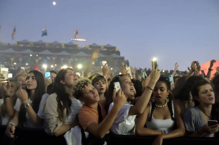 Les fans de Lomepal lors de la 35e édition du festival des Francofolies de la Rochelle. © SADAKA EDMOND/SIPA