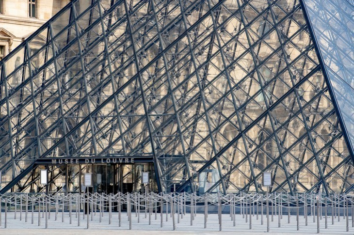 À Paris, le Louvre désert, le 11 avril. Les agents avaient exercé leur droit de retrait dès le 1er mars. © NIELS WENSTEDT/SOPA IMAGES/LIGHTROCKET VIA GETTY IMAGES