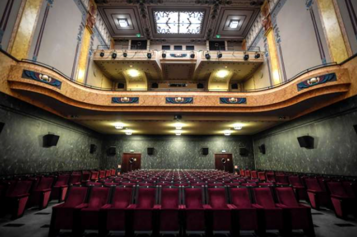 Une salle du cinéma Louxor à Paris, le 7 mai 2020. © STÉPHANE DE SAKUTIN/AFP