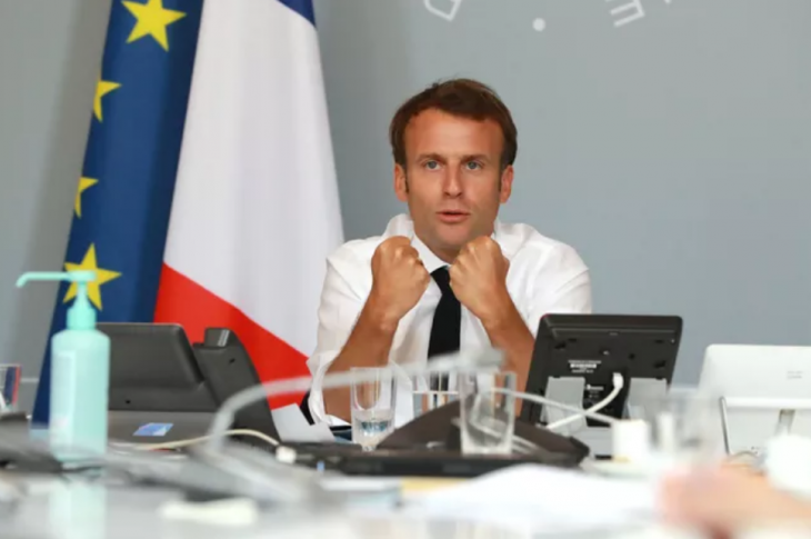 «Beaucoup de choses pourront reprendre, mais en s'adaptant aux contraintes de l'épidémie pour que le coronavirus ne recircule pas à toute vitesse», a prévenu Emmanuel Macron. © POOL / REUTERS