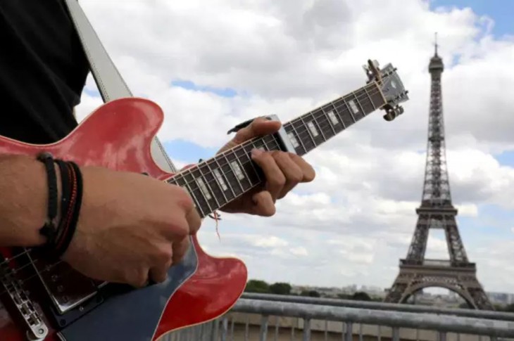 Le musicien Aidan Rhor lors d’un concert au Trocadéro, à Paris, le 21 juin 2019. © LUDOVIC MARIN/AFP