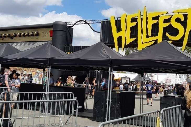 Festivals d'été autorisés sous conditions : "Difficile d'imaginer 5 000 hard rockeurs assis sur une chaise", réagit le directeur du Hellfest