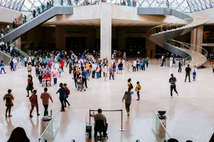 "Une chambre d'écho de la société" : le programme de Laurence des Cars à la tête du Louvre