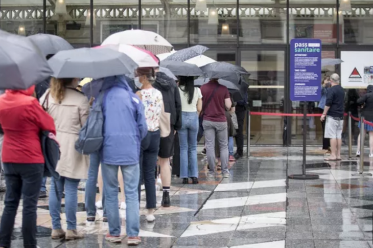 Le passe sanitaire bouscule la vie culturelle française