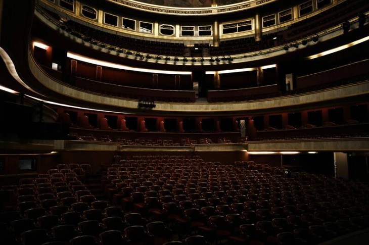 Covid: au théâtre, «on galère pour assurer les spectacles»