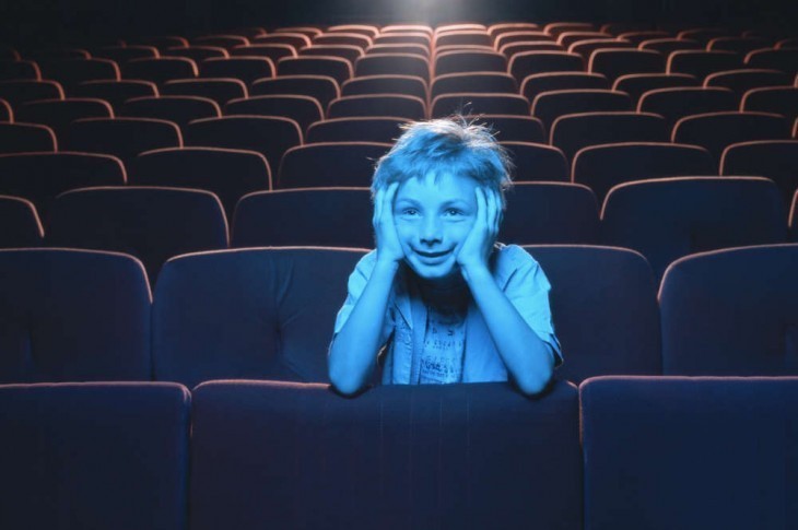 Horaires spécifiques, séances « augmentées », festivals dédiés... Salles indépendantes, associatives et de quartier courtisent le jeune public, mais les 11-14 ans restent difficiles à atteindre. Photo Romilly Lockyer / Getty Images