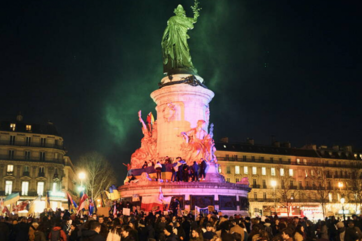 Paris, le 24 février 2022. Rassemblement contre la guerre en Ukraine, place de la République. (Cyril Zannettacci/Vu pour Libération)