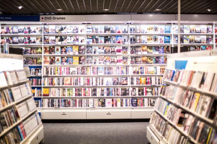 A la Fnac Paris-Saint-Lazare, en décembre  2021. MATHILDE MAZARS / REA