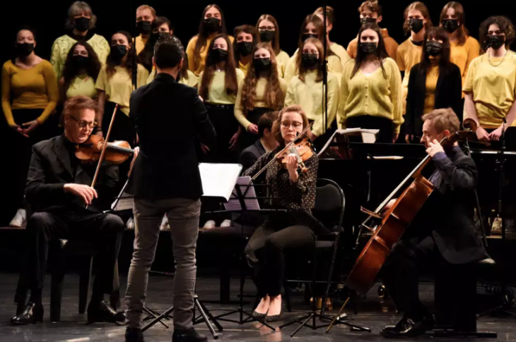 Concert d’un quatuor de cordes professionnel, accompagné d’un chœur amateur formé par les habitants de Vitry-le-François et de Saint-Pierre-en-Faucigny (Haute-Savoie) dans le cadre de la tournée des 17 ans des Concerts de poche. Photo Grégory Déré