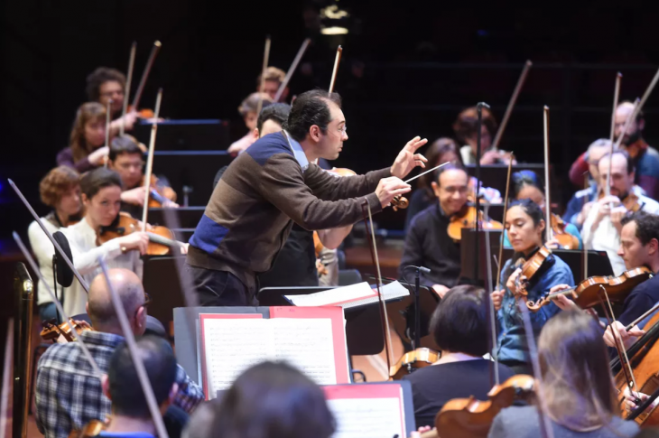 Yevgeniia Atamas a joué au sein de l'Orchestre symphonique de Kiev et Liudmyla Zolotarova est violoniste au sein d'orchestres symphoniques depuis plus de 35 ans. ERIC CABANIS / AFP