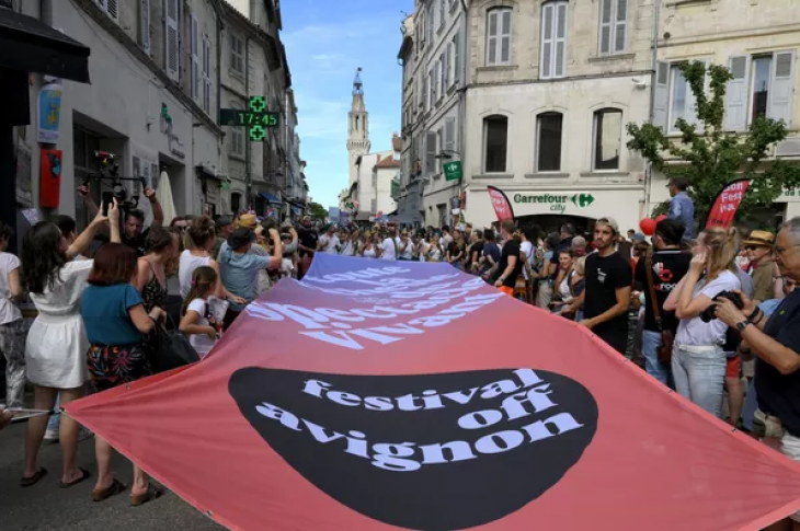 Les températures ont dépassé les 35 °C à l'ombre le jour sans descendre sous les 22 °C la nuit, plusieurs jours de suite la semaine dernière à Avignon.