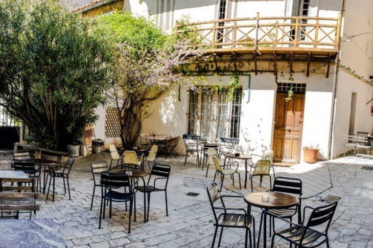 Le propriétaire a obtenu gain de cause et doit officiellement récupérer ce petit bâtiment niché au fond d’une cour arborée de l’impasse Montévidéo, dans le 6e arrondissement
