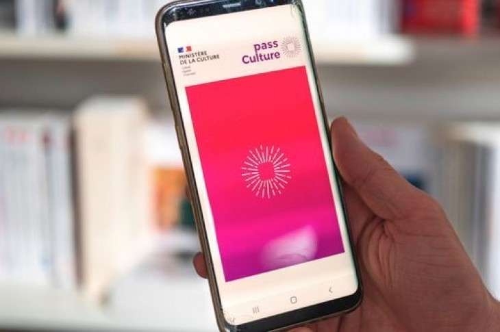 Pass culture : solution ou démission culturelle ?