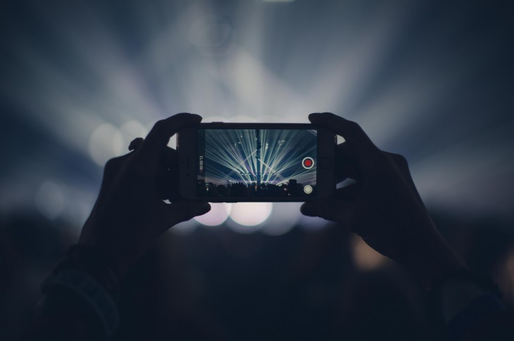 Smartphones et concerts : je t’aime, moi non plus ?