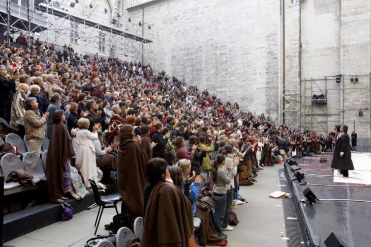 « A la fin, c’est la double performance public-comédiens qu’on applaudit » : quand le théâtre dure des heures et des heures…