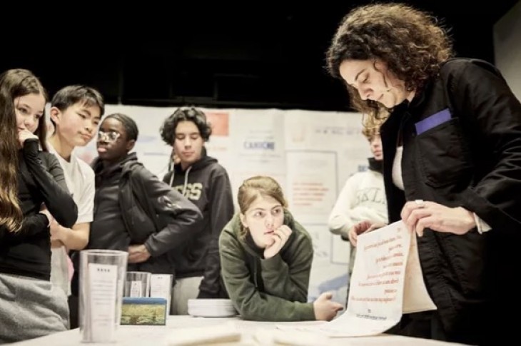 Au lycée Voltaire à Paris, la lecture théâtrale au programme de l’école