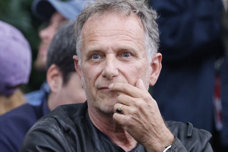 Charles Berling, comédien et directeur de théâtre, estime que la liberté de créer est "attaquée gravement"