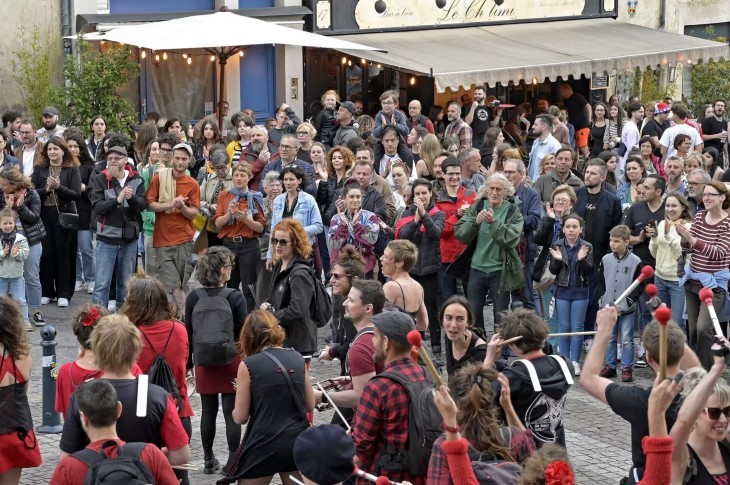 Fête de la musique : "C'est un grand moment festif de la jeunesse qu'il faut protéger", clame Jean Viard