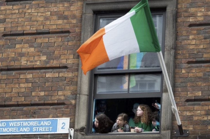 L’Irlande instaure le revenu de base pour les artistes : vers une révolution culturelle