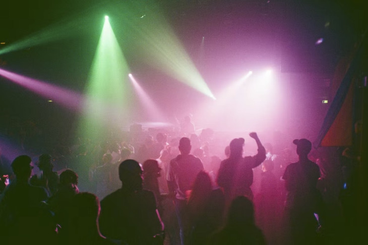 Municipales à Paris : que prévoient les candidats pour la nuit et les lieux festifs ?