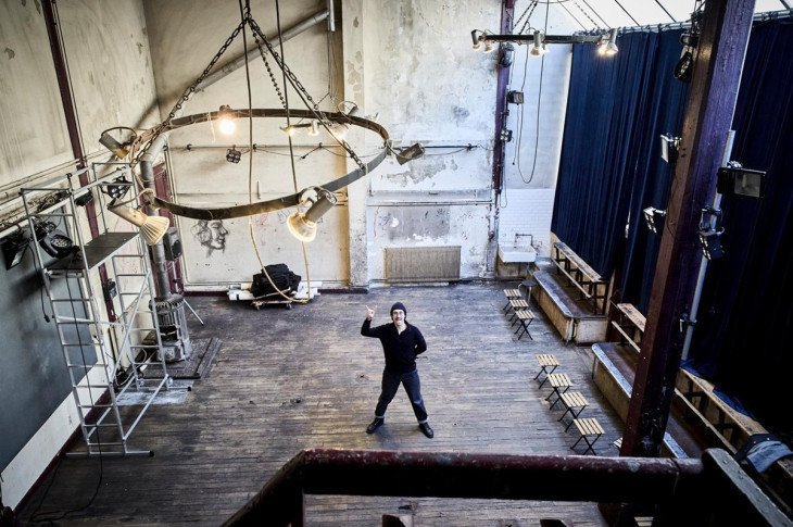 L’ANOMALIE : Bertrand de Roffignac ouvre un théâtre éphémère