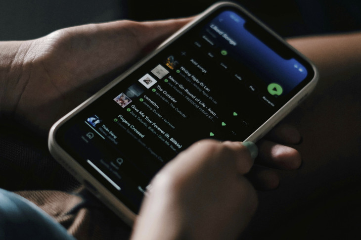 Liz Pelly, journaliste : « Pour Spotify, permettre aux utilisateurs de découvrir de nouvelles musiques n’est pas la priorité »