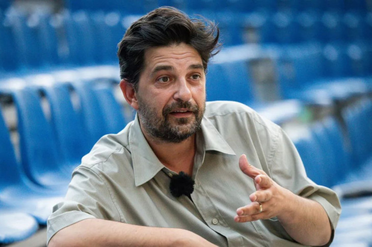 Le directeur du Festival d'Avignon affiche sa solidarité avec Alexis Michalik après la censure du RN