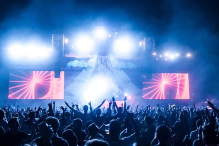 Les festivals s’adaptent aux canicules récurrentes, mais craignent pour leur survie